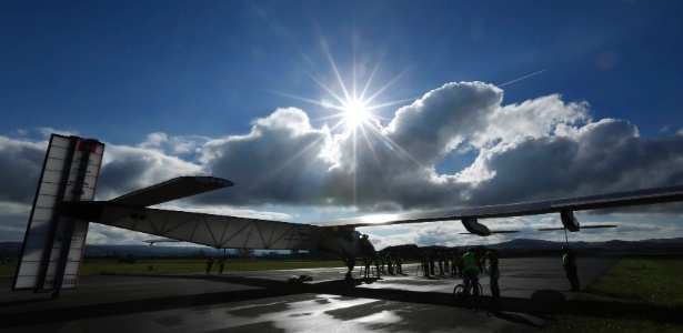 Solar Impulse 2 vai decolar no fim de fevereiro de Abu Dhabi e dará volta ao mundo - Ruben Sprich/Reuters