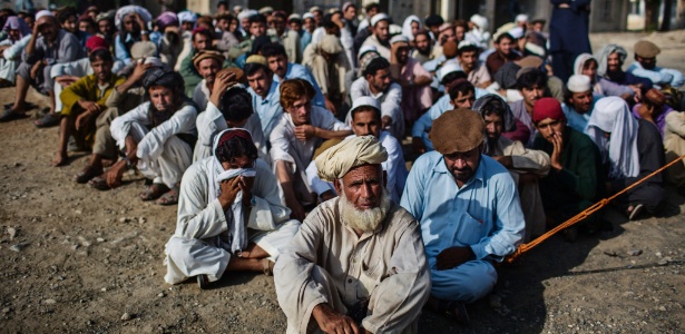 Desabrigados paquistaneses buscam refúgio em Matoon, no Afeganistão - Diego Ibarra Sanchez/The New York Times