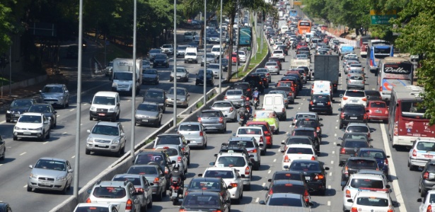 Trânsito intenso na av. 23 de Maio - J. Duran Machfee/Estadão Conteúdo