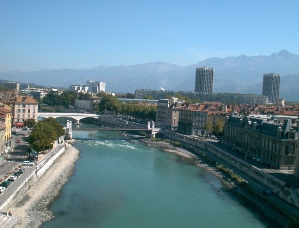 Vista da cidade de Grenoble com o rio Isère, na França - Wikimedia Commons
