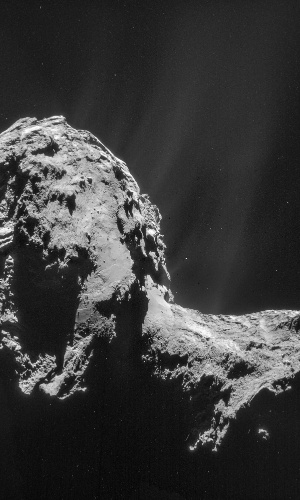 26.nov.2014 - A ESA (agência espacial europeia) divulgou mais uma imagem feita no dia 20 de novembro pela sonda Rosetta a 30,8 quilômetros do centro do cometa 67P/Churyumov-Gerasimenko. A imagem tem resolução de 2,6 megapixels e mede aproximadamente 4,2 x 5 quilômetros