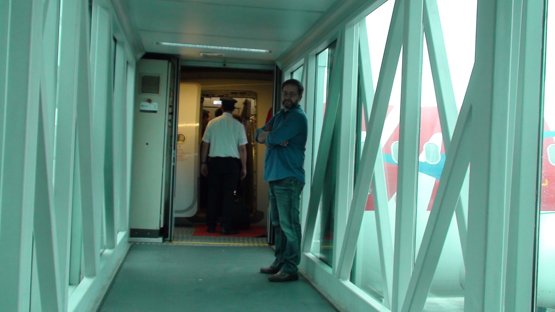 A partir daqui não tem mais volta: porta de entrada do avião de voo que sofreu presságio de tragédia por vidente - Rodrigo Bertolotto/UOL