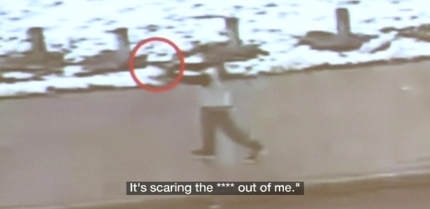 Imagens de câmeras de segurança mostram o menino Tamir Rice, 12, apontado arma que era de brinquedo - Reprodução/BBC