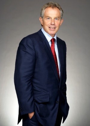 Tony Blair foi primeiro-ministro britânico de 1997 a 2007. Atualmente é representante do Quarteto no Oriente Médio, em nome de EUA, Rússia e União Europeia, em missões pela paz -- como o trabalho com os palestinos para prepará-los para a posição de Estado - The New York Times