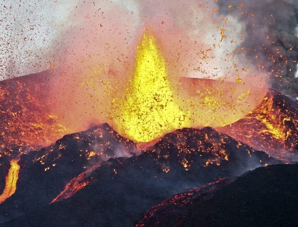 Vulcão expele lava em Cabo Verde - Joao Relvas/EFE