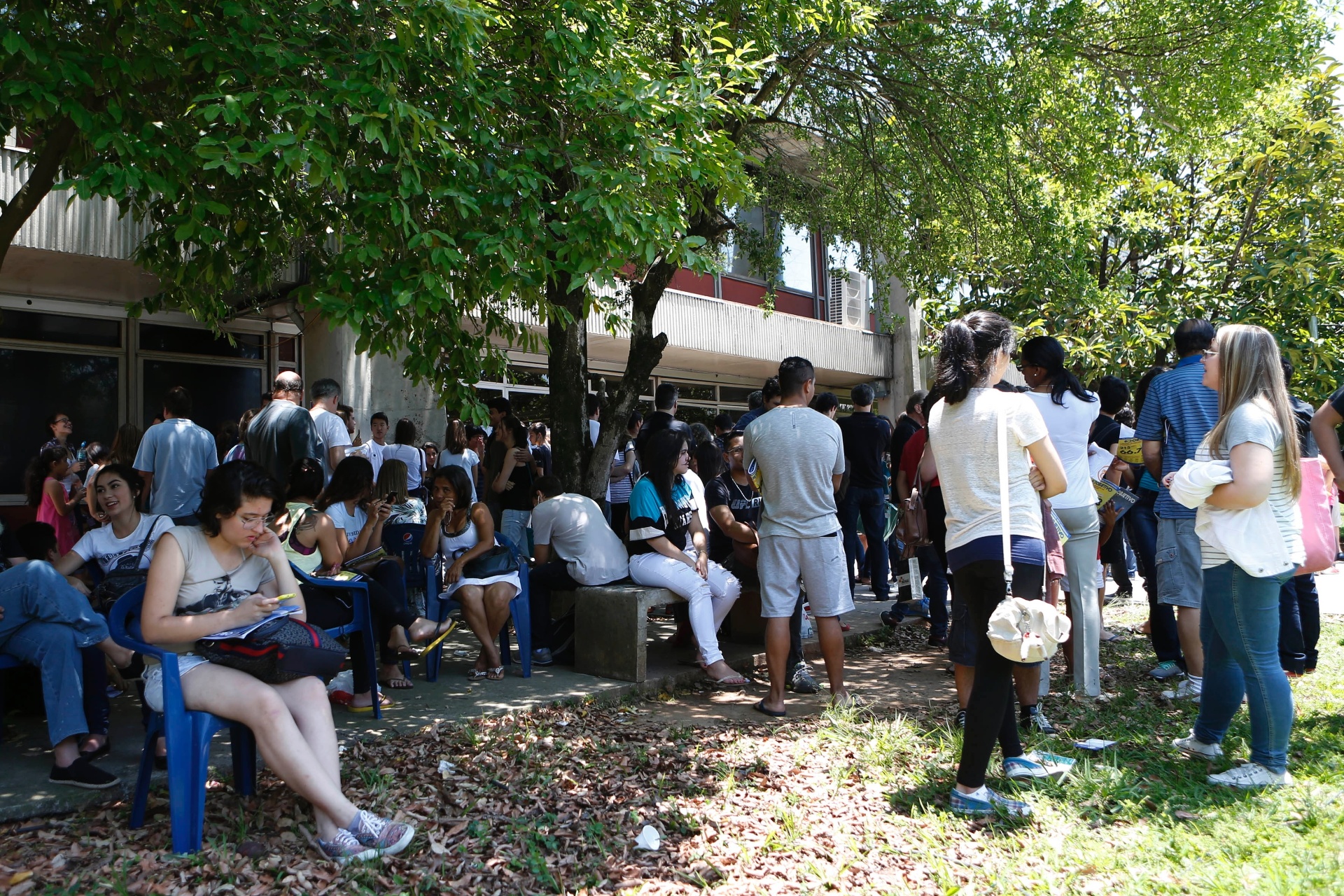 30.nov.2014 - Candidatos aguardam a abertura de local de prova da primeira fase da Fuvest, que seleciona para a USP (Universidade de São Paulo) no prédio da Poli-Civil na Cidade Universitária, zona oeste de São Paulo - Junior Lago/UOL