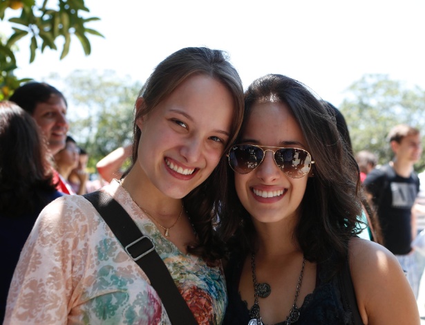 As irmãs Larissa, 19, (à esq.) e Letícia, 22, querem cursar administração na USP - Junior Lago/UOL