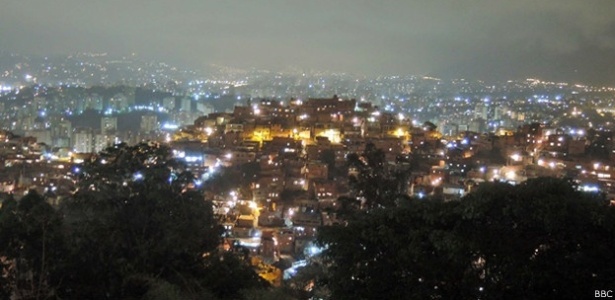 O bairro de Petare, em Caracas (Venezuela) - BBC