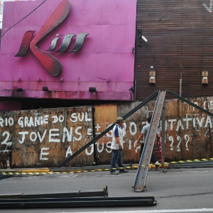 Fachada da boate Kiss após o incêndio e  interdição - Ronald Mendes/ Agência RBS/ Estadão Conteúdo