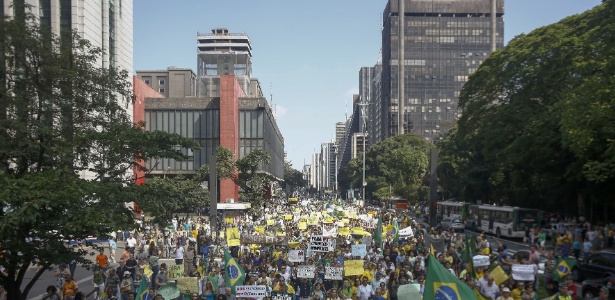Desde dezembro do ano passado, manifestantes têm se reunido para pedir o impeachment da presidente reeleita, Dilma Rousseff - Miguel Schincariol/AFP