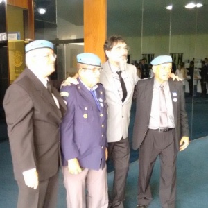 No dia da entrega do relatório final da Comissão da Verdade, Lobão foi ao Congresso Nacional, onde tirou foto com militares - Leandro Prazeres/UOL