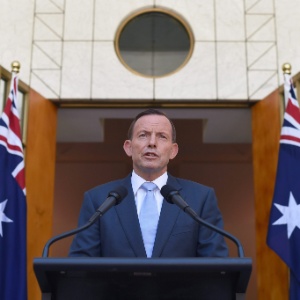Tony Abbott evitou a palavra "terrorismo" durante breve pronunciamento sobre o suposto sequestro em cafeteria no centro de Sydney - Lukas Coch/Efe