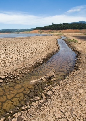 Sistema Cantareira continua com baixos níveis de água, na região de Joanópolis, mesmo após as fortes chuvas que caíram em São Paulo  - Danilo Verpa/Folhapress