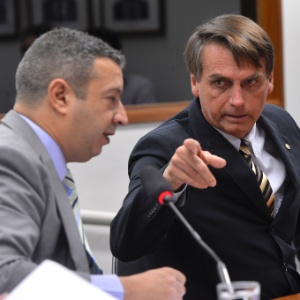O deputado federal Jair Bolsonaro (PP-RJ), à direita, foi condenado a pagar indenização de R$ 10 mil à colega Maria do Rosário (PT-RS) - Wilson Dias/Agência Brasil - 16.dez.2014