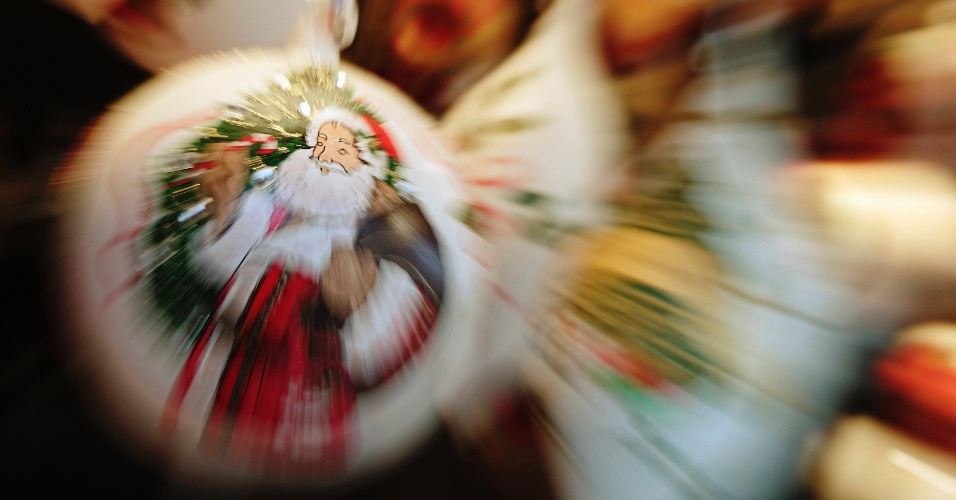 16.dez.2014 - Uma decoração de Natal é retratada com efeito de zoom em um mercado em Viena, na Áustria