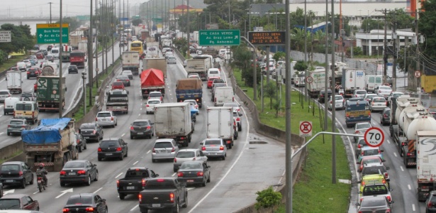 Marginal Tietê tem trânsito intenso na altura da ponte Julio de Mesquita, sentido Bom Retiro, em São Paulo - Marcelo D. Sants/Frame/Estadão Conteúdo