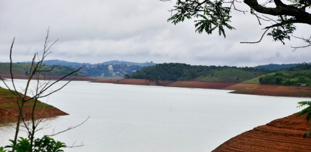 A região da represa Jaguari-Jacareí, do Cantareira, amanheceu com tempo nublado - Nilton Cardin/Estadão Conteúdo