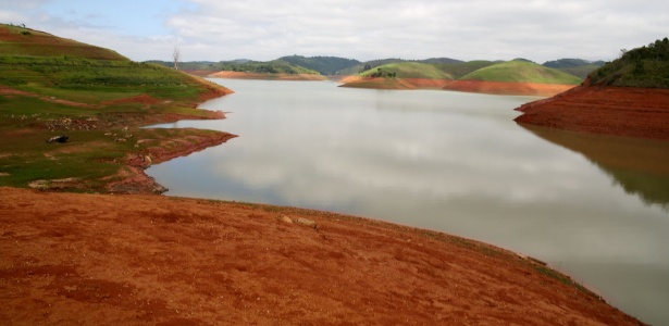 Represa da reserva Jaguari Jacareí, no interior de São Paulo, nesta quinta-feira (25) - Luis Moura/ Estadão Conteúdo