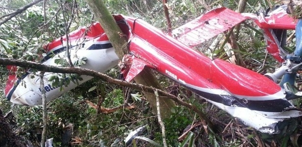 Helicóptero explodiu no chão matando três adultos e duas crianças em Bertioga (SP) - Divulgação