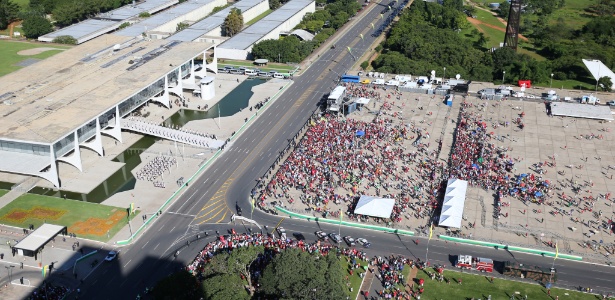 Foto aérea feita pelo repórter Sérgio Lima mostra praça dos Três Poderes esvaziada - Sérgio Lima/Folhapress
