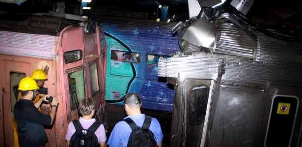 Um trem da SuperVia se chocou com outra composição que estava parada na última segunda-feira (5), na Baixada Fluminense - Douglas Viana/Futura Press/Estadão Conteúdo