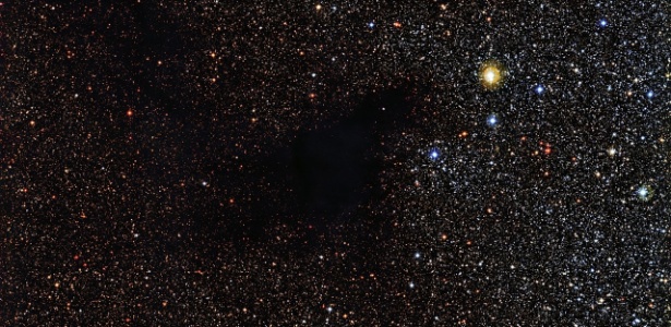 A LDN 483 é uma nuvem escura formada por gases e poeira, que fica a 700 anos-luz  - ESO/Divulgação