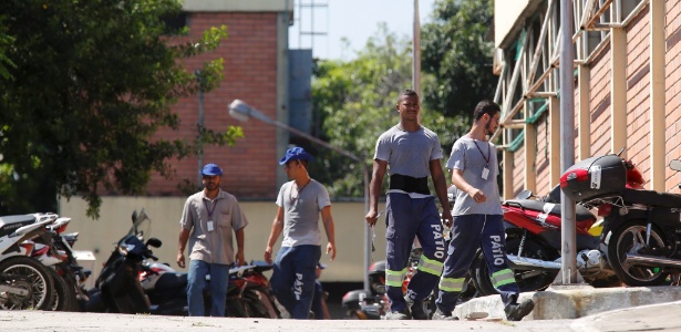 Foram roubadas 193 motocicletas que estavam em um galpão do Detro, na zona norte do Rio. Cerca de cem criminosos teriam invadido o local na véspera do Réveillon, segundo a polícia - Pablo Jacob/Agência O Globo