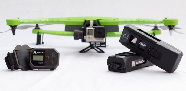 Drone AirDog serve de suporte para câmera GoPro e grava vídeos automaticamente do usuário - Divulgação