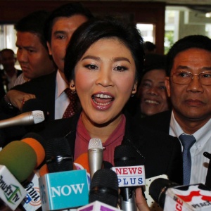 Yingluck Shinawatra, que defendeu sua inocência no caso, ficará afastada da vida política por cinco anos - Chaiwat Subprasom/Reuters