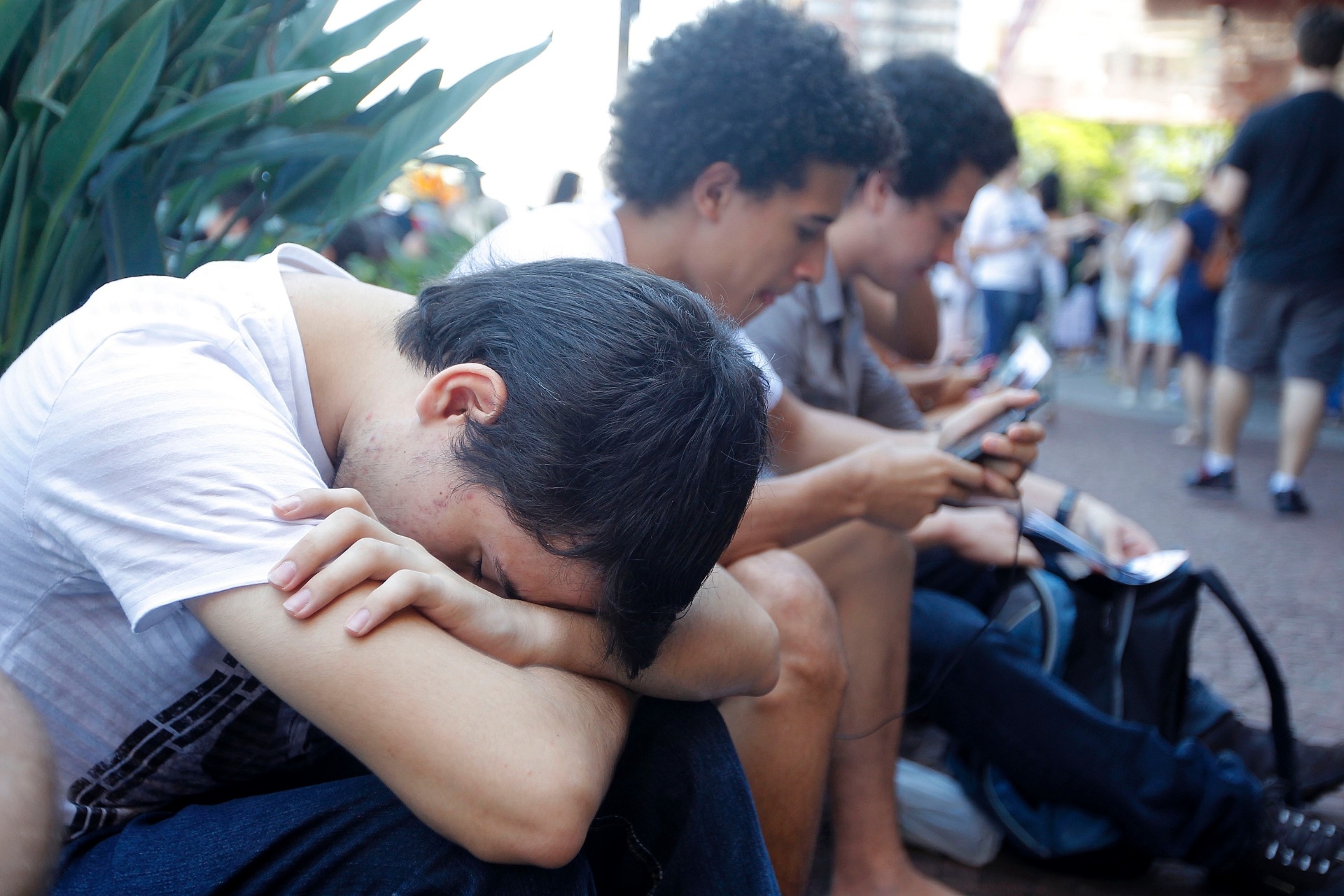 11.jan.2015 - Candidatos aguardam o início da segunda fase do vestibular 2015 da Unicamp (Universidade Estadual de Campinas) em local de prova em São Paulo. As provas começam neste domingo (11) e vão até terça-feira (13). São esperados 15.444 candidatos para esta etapa do processo seletivo - Reinaldo Canato/UOL