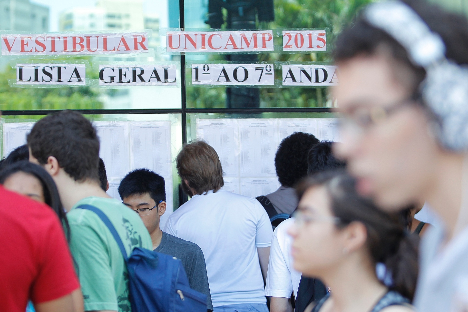 11.jan.2015 - Candidatos aguardam o início da segunda fase do vestibular 2015 da Unicamp (Universidade Estadual de Campinas) em local de prova em São Paulo. As provas começam neste domingo (11) e vão até terça-feira (13). São esperados 15.444 candidatos para esta etapa do processo seletivo - Reinaldo Canato/UOL