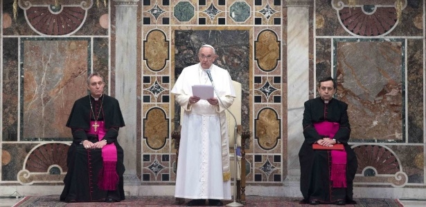 Papa pediu que "dirigentes religiosos, políticos e intelectuais, especialmente muçulmanos" condenem "qualquer interpretação fundamentalista e extremista da religião que justifique" a violência - Claudio Peri/Reuters