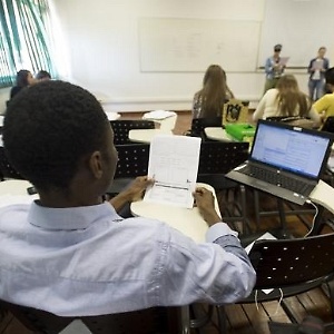 O haitiano Jean Joseph Dor assiste às aulas de letras na UFFS - Marcelo Camargo/Agência Brasil