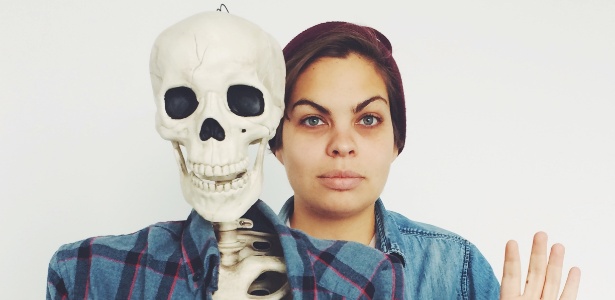 Canadian becomes popular on Instagram with photos of a skeleton acting like a human – 01/15/2015