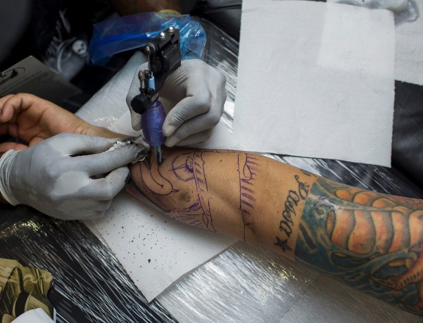 Novo creme poderá remover tatuagens sem a agressividade do laser, diz cientista - Mauro Pimentel/UOL