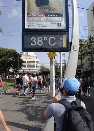 Na segunda-feira (19), termômetro registrou 38ºC no largo da Concórdia, centro de São Paulo, por volta das 16h30 - Cleiton Jesus Silva/Via Whatsapp do UOL