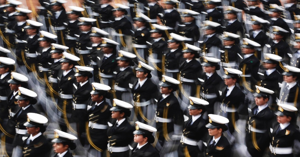 23.jan.2015 - Soldados indianos marcham durante ensaio geral para o desfile do Dia da República em Nova Déli, na Índia