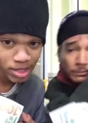 Dorian Walker-Gaines, 20, e Dillian Thompson, 22, foram identificados após publicarem vídeo em conta do iCloud de dono de tablet roubado - Reprodução/YouTube/Gurgling Kitten