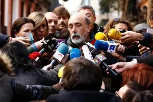 Especialista forense fala a reporteres sobre suposto caixão de Cervantes -