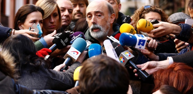 Especialista forense fala a reporteres sobre suposto caixão de Cervantes - 