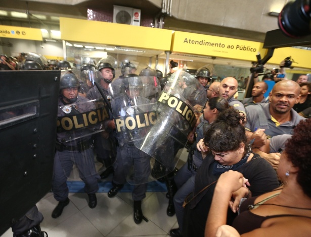 Confusão no metrô Faria Lima após ato contra a alta na tarifa dos ônibus em São Paulo - Danilo Verpa/Folhapress