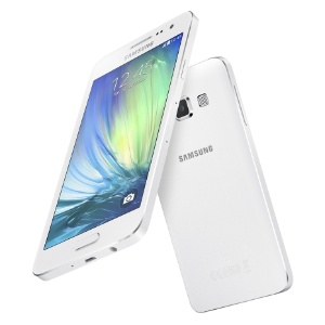 Smartphone Samsung Galaxy A3, modelo de entrada da linha A da fabricante coreana, tem tela de 4,5 polegadas e custa R$ 1.199 - Divulgação