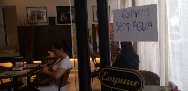 Cafeteria "Grão Espresso", no bairro de Pinheiros, parou de servir café pela falta de água - UOL