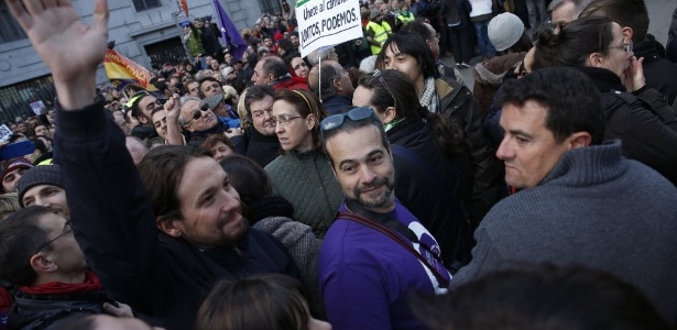Milhares marcharam em Madri neste sábado (31), na maior demonstração de apoio para o partido anti-austeridade "Podemos" - Sergio Perez/Reuters