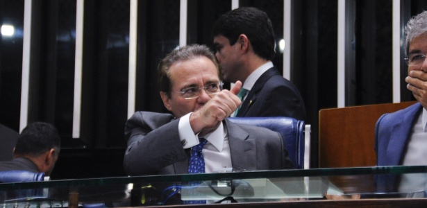 O presidente do Senado, Renan Calheiros (PMDB-AL), faz sinal de positivo durante a solenidade de posse dos 27 novos senadores - Geraldo Magela/Agência Senado