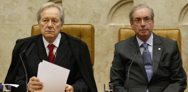 O deputado Eduardo Cunha (à dir.) e o presidente do STF, Ricardo Lewandowski,  - Pedro Ladeira/Folhapress