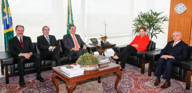 Dilma Rousseff, Mercadante e integrantes do PMDB em reunião no começo do mês - Roberto Stuckert Filho - 5.fev.2015/PR