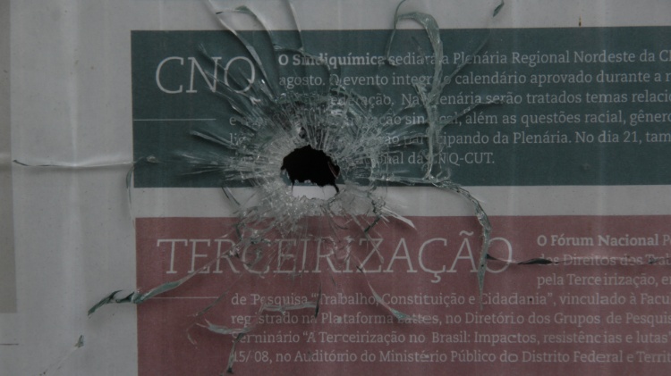 6.fev.2015 - 12 pessoas morreram em um tiroteio entre a polícia e supostos criminosos na Vila Moisés, no bairro do Cabula, em Salvador