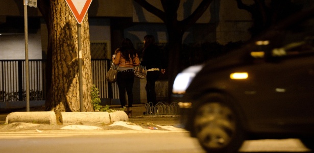 Iniciativa de Roma quer evitar a presença de prostitutas em bairros residenciais - Filippo Monteforte/AFP