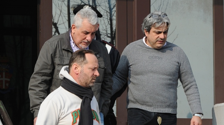 Pizzolato sendo preso por agentes italianos em 2014: início de uma saga jurídica e diplomática Pizzolato sendo preso por agentes italianos em 2014: início de uma saga jurídica e diplomática